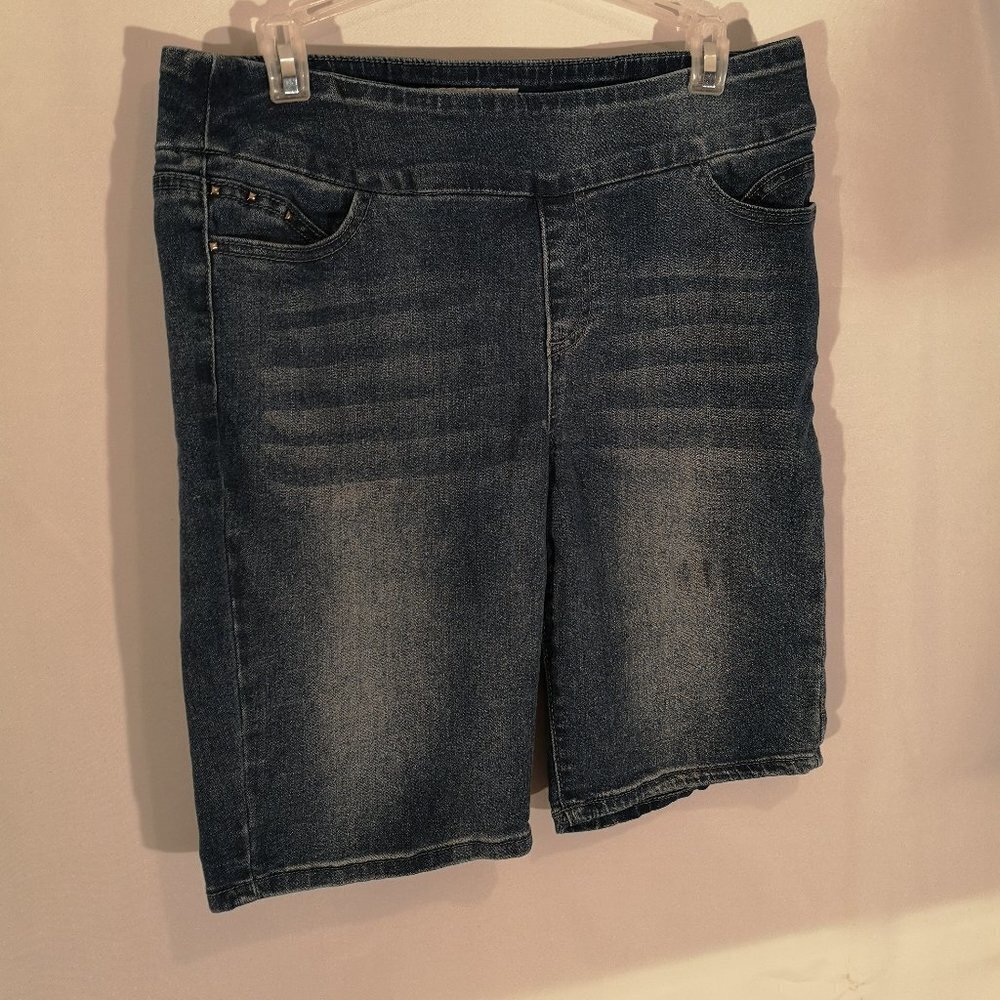 GG Jeans Ladies Size 12 Bermuda Length Pull On Medium Wash Jean Shorts